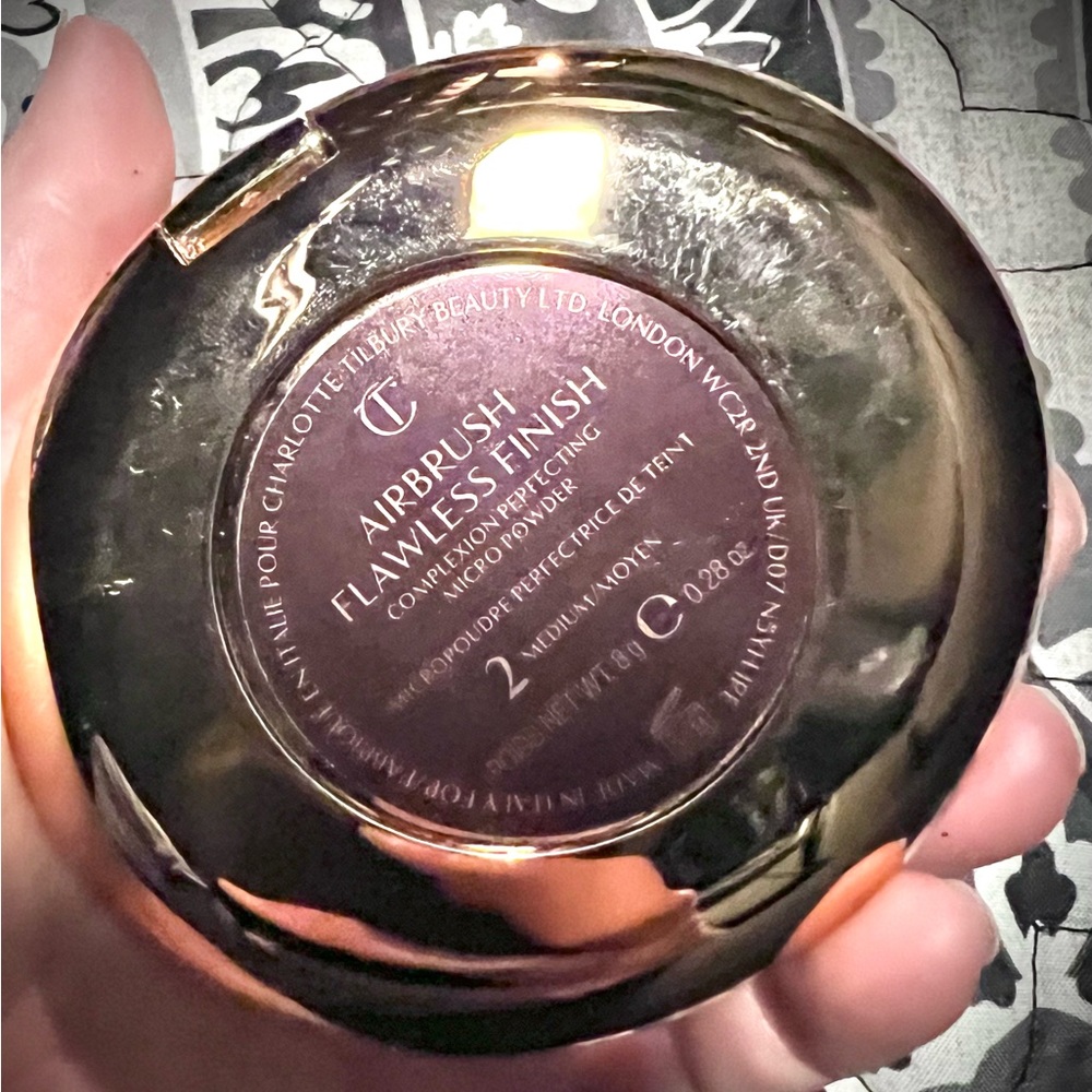 Charlotte Tilbury Airbrush Flawless Micro Powder in shade 2 Medium/Moyen - Picture 3 of 3